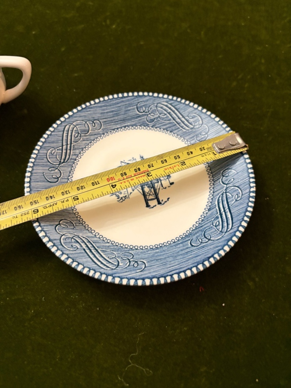 Vintage Royal China “Currier&Ives” blue and white tea cup and saucer set - Picture 8 of 10